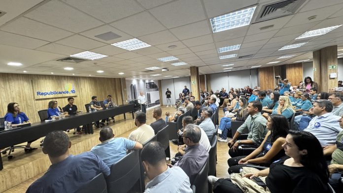 republicanos-reune-eleitos-e-suplentes,-reforca-apoio-a-celina-leao-e-damares-defende-participacao-do-partido-no-governo-|-delio-andrade